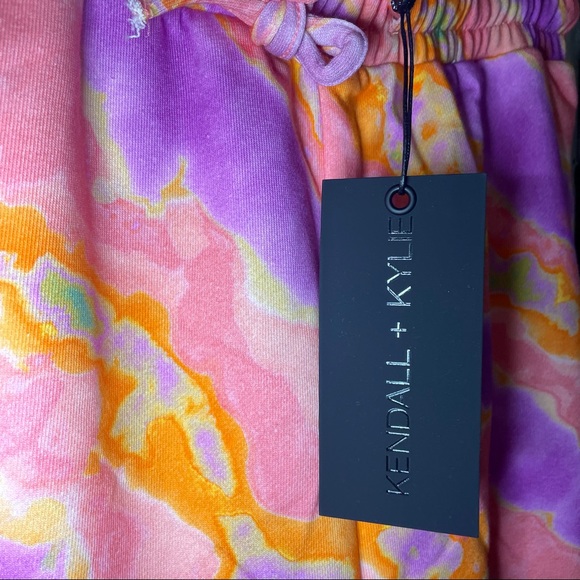 NWT KENDALL + KYLIE Tie Dye Relaxed Crop Joggers - Picture 6 of 9